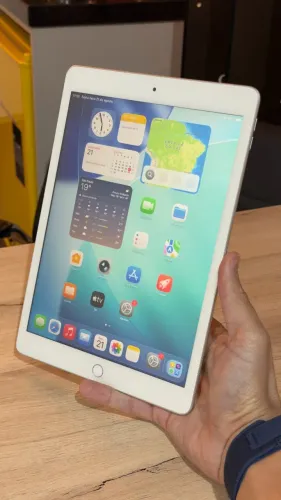 iPad 8 32GB Silver - Loja física! Com 3 meses de garantia! Até 18x no cartão