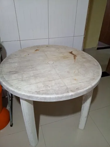 Mesa plástica branca