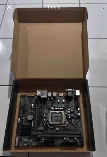 Placa mãe Gigabyte H410M H V3 Soquete LGA 1200 com defeito