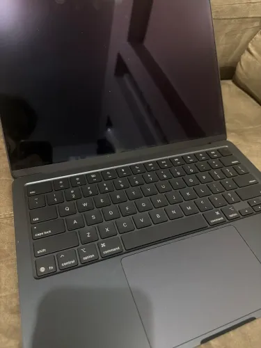 MacBook Air M4 A3240 - para peças / tela 100% - sem marcas