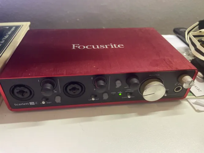 Placa de Áudio Focusrite 2i4