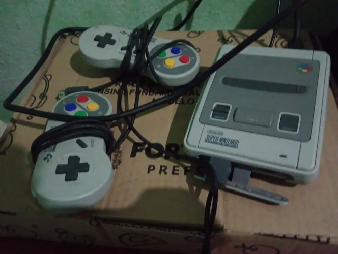 Vendo um Nintendo original com 21 jogos e 2 controles junto com o cabo
