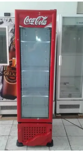 Geladeira expositora vertical Coca Cola