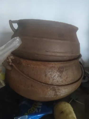 panela de ferro com pé antiga