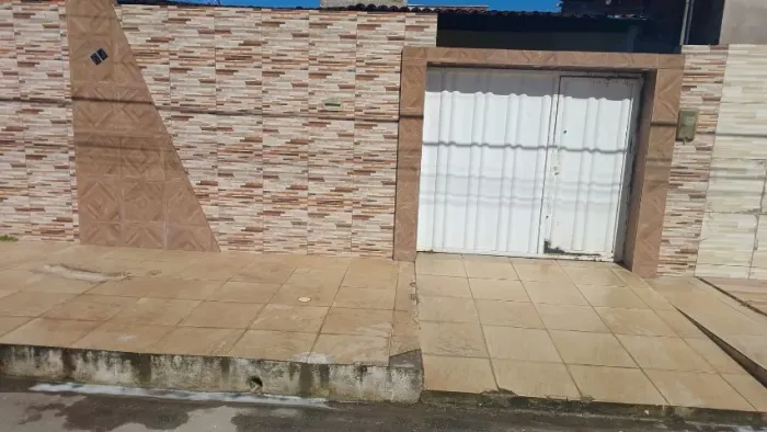Aluga-se Casa Ampla com 3 Quartos e Garagem