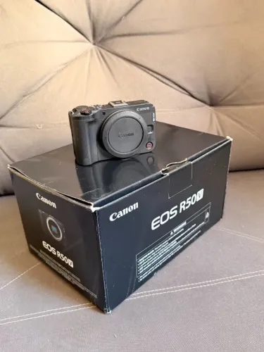 Canon R50v - pouco usada (somente corpo)