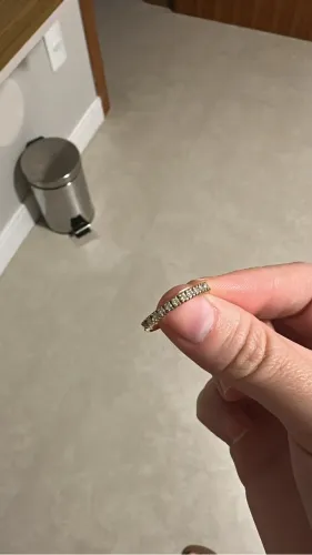 Anel de ouro com diamante da monte Carlo