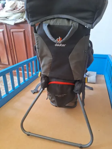 Vendo mochila Deuter - carrega crianças de até 25kg com o máximo conforto