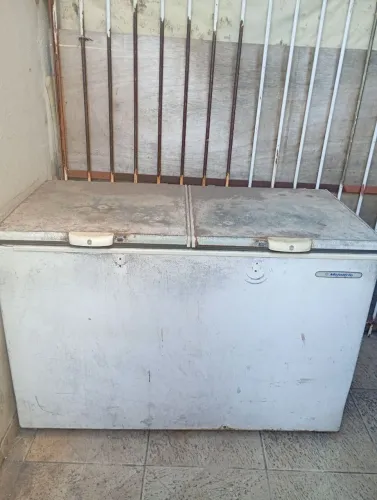 Vendo frizer grande metalfrio sem o gás valor 600.00