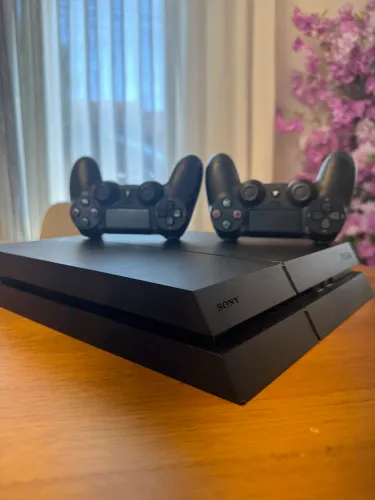 PLAYSTATION 4 FAT EM EXCELENTE ESTADO!