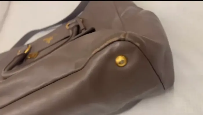 Bolsa Prada Original com cartão ( poucas marcas de uso)