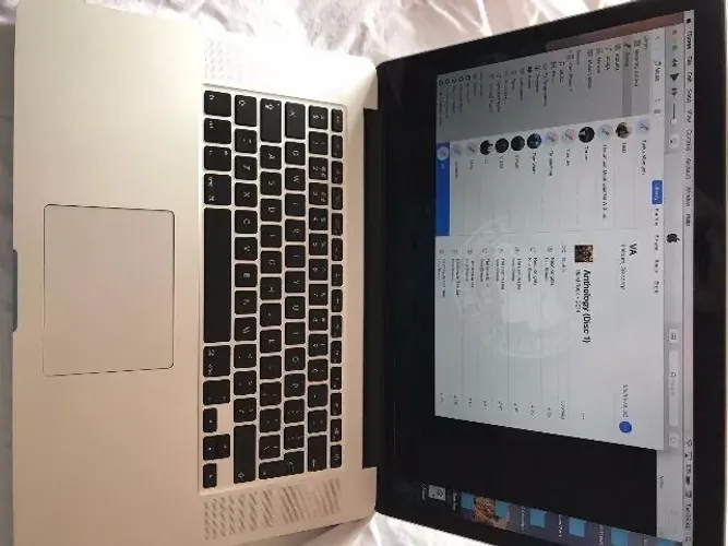 MacBook