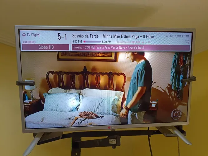 TV LG 32 Led Branca com base de mesa