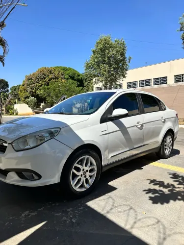 Fiat Grand Siena Essence Dual. 1.6 Flex 16V 2014