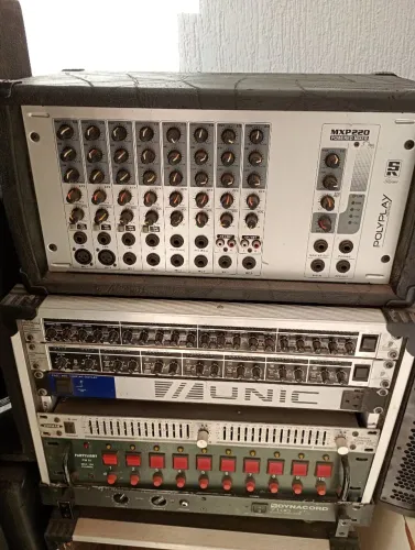 Mesa de som amplificada de 8 canais só 900 reais 