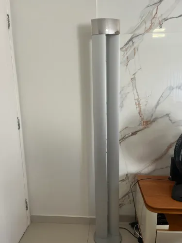 Luminária de Piso Coluna LED - Elegância e Sofisticação para seu Ambiente