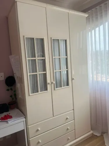 Guarda roupa e cômoda infantil