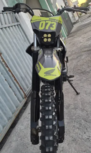 Moto Crf 250, impecável.