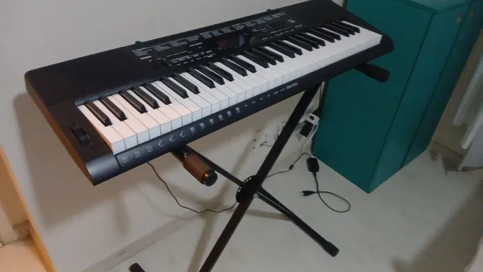 Eu estou vendendo um teclado musical por 600 reais. Está seminovo.