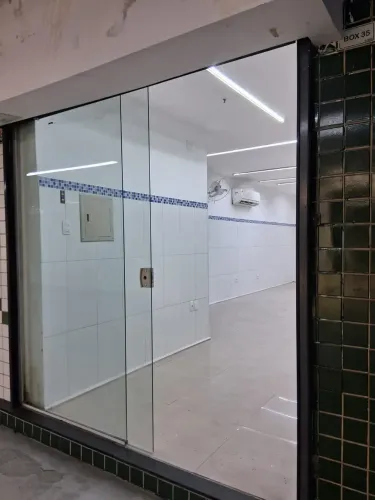 Centro comercial para aluguel possui 30 metros quadrados em Centro - Duque de Caxias - RJ