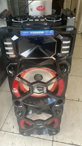 Caixa som Lenoxx bluetooth 1500 watts bem conservada funcionando perfeitamente.
