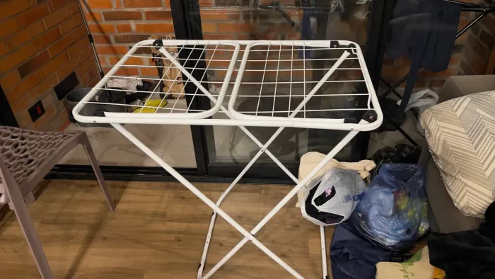 Varal de pendurar roupas em ótimo estado