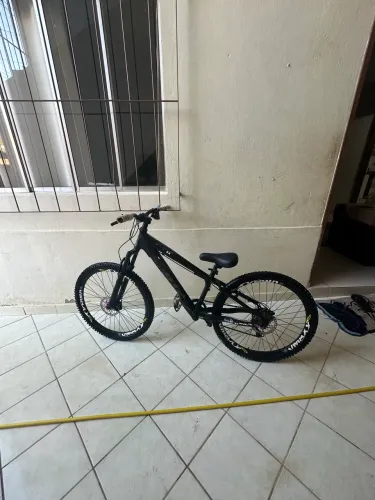 Bicicleta modelo GTA Rebel