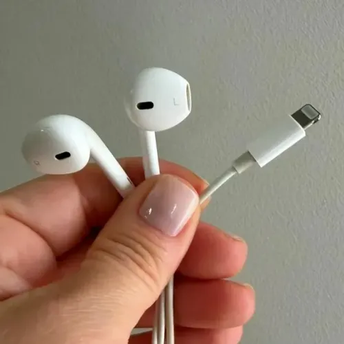 Apple EarPods com conector Lightning