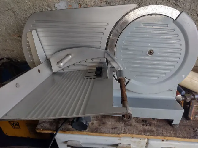Vendo fatiadora de frios funcionando perfeitamente 