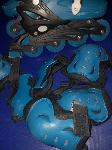 Vendo um Patins semi novo.