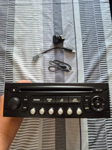 Rádio Original Peugeot / Citroën RD4 MP3 + Kit Cabo USB e Auxiliar