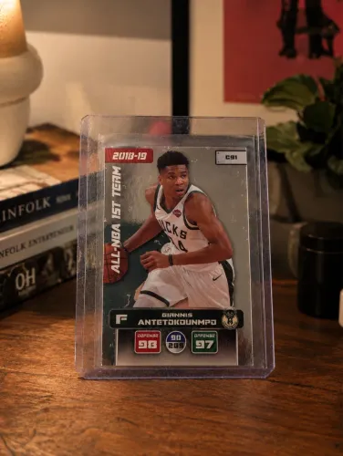 Carta Giannis Antetokounmpo C91 Panini Adrenalyn XL 2019/20