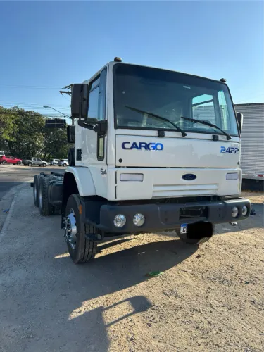 Ford Cargo 2422 traçado 2002 6x4