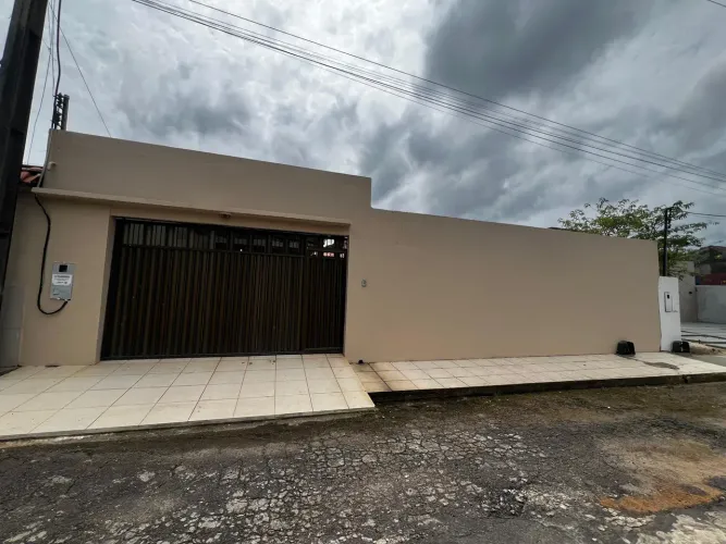 Casa no Condomínio Bosque das Palmas 3 Qts sendo 2 Suítes Energia Solar e Piscina