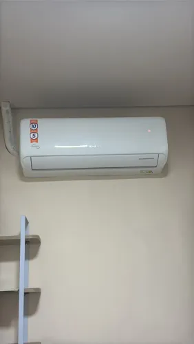 VENDO AR-CONDICIONADO GREE CLASSIC FR 9.000 BTUs - 220V