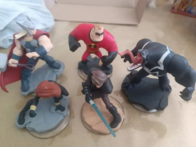 5 Disney infinity (venon com cabeça quebrada mais funciona no jogo)