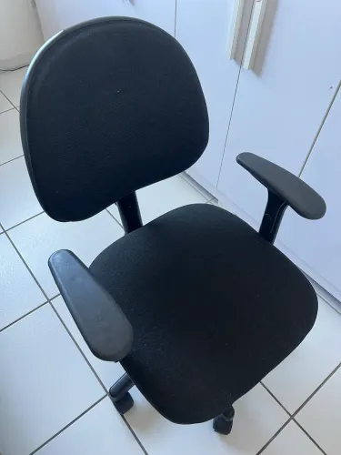 Cadeira de escritório com ajuste de altura 