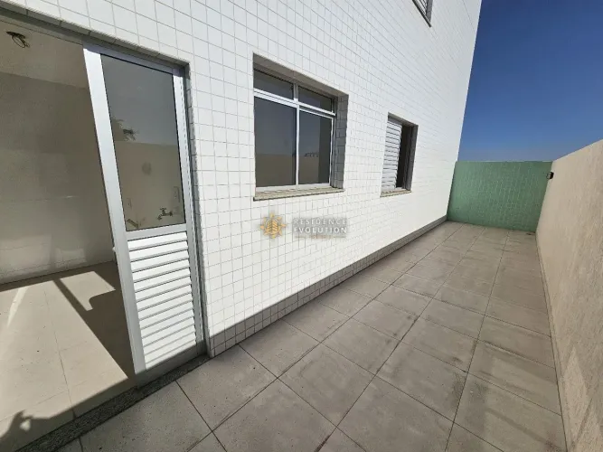 Área privativa à Venda - 3 Quartos sendo 1 Suíte - 2 Vagas sob pilotis - 80m² - Bairro Hel