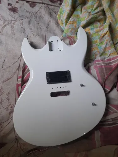 Corpo de Guitarra Peavey "Joey Ramone"