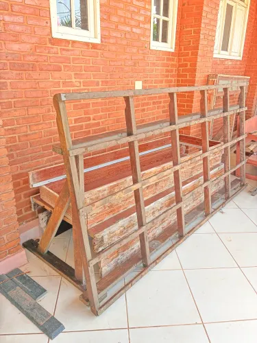Cobertura para telhado em caibros de madeira