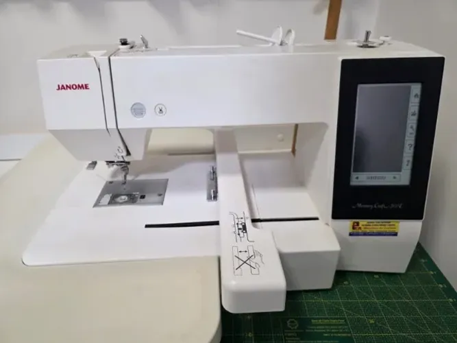Máquina de bordado Janome Memory Craft 500E