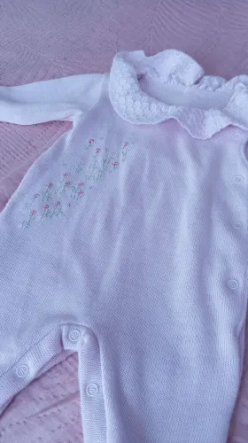 vendo macacão saída maternidade no tricô menina
