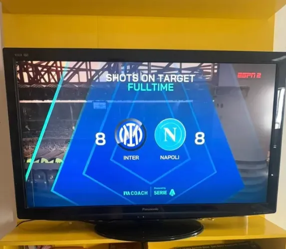 Vendo TV Panasonic Viera 42 polegadas, tecnologia Plasma, em bom estado de conservação.
