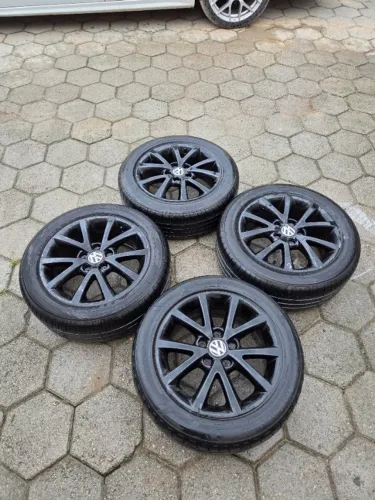 Rodas originais Jetta aro 16 pretas 5x112 com pneus ótimos
