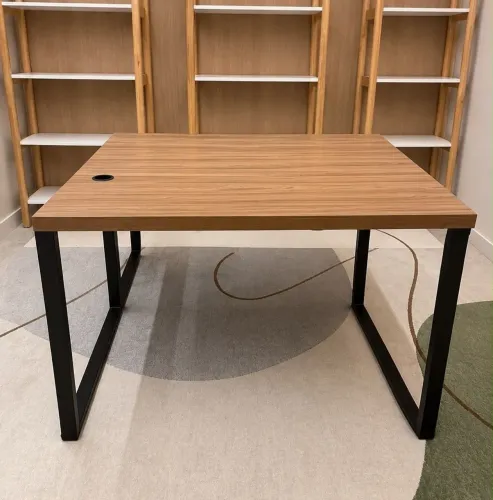 Mesa de escritório semi nova