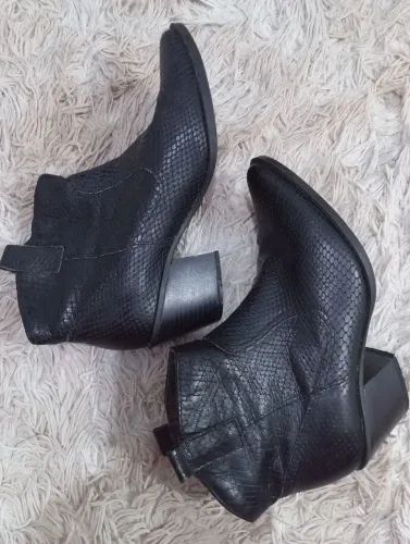 Lote bota e sapato número 35