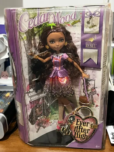Boneca Cedar Wood Ever After High