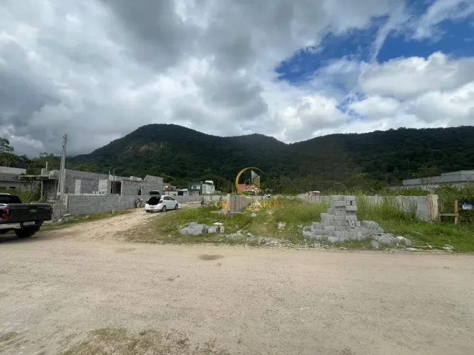 Lote para venda de 400m² em condomínio fechado murado Em Caraguatatuba SP.