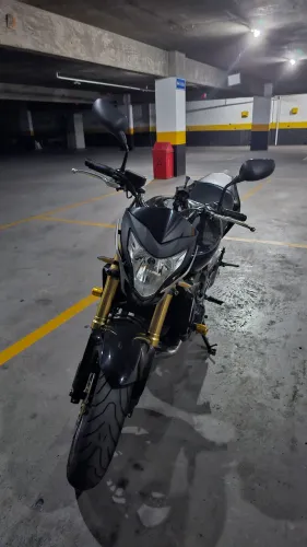 Honda Hornet CB600F Preta 