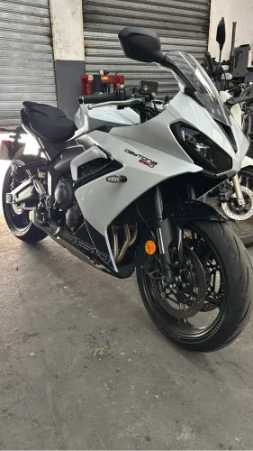 Triumph Daytona 660 2025 único dono 